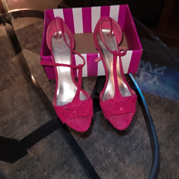 High heels - Picture 2 of 2